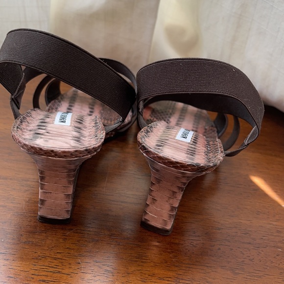 Manolo Blahnik Terwe Snakeskin Wedge Sandal 8.5 - Picture 3 of 4